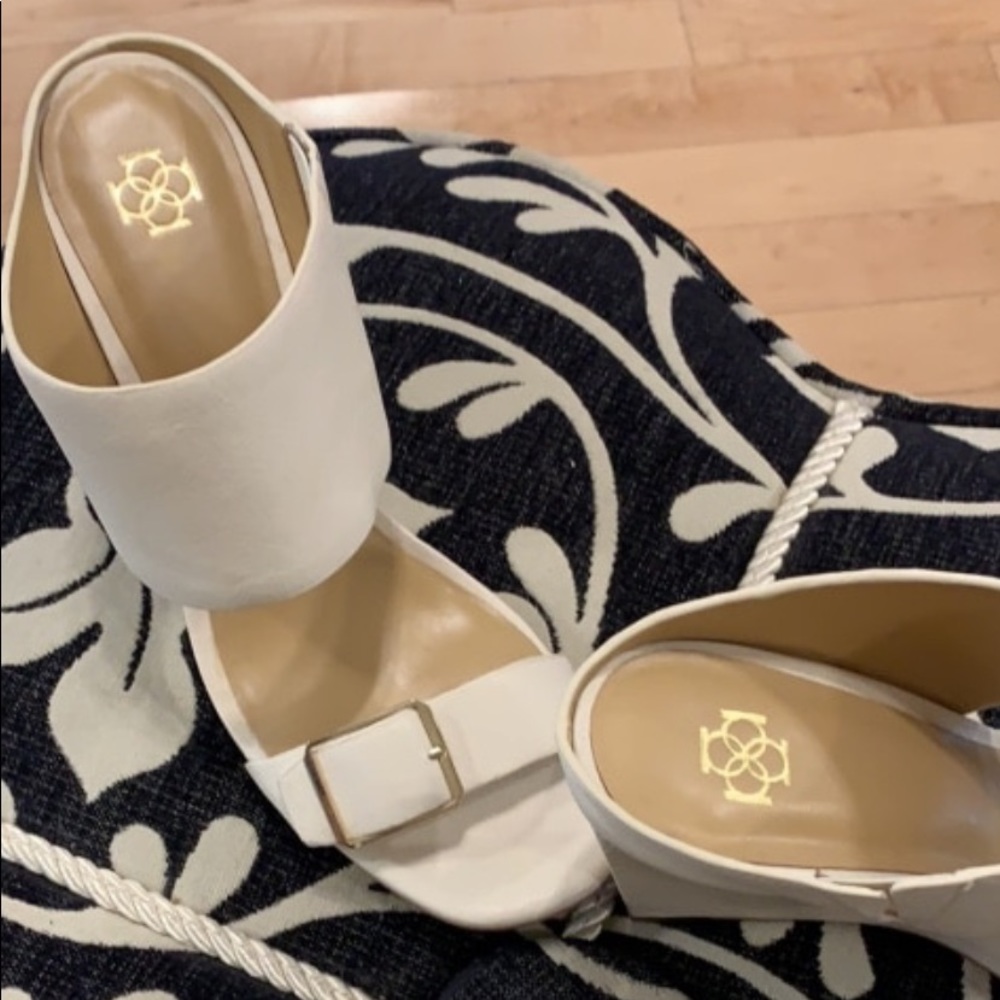 Woman’s Shoes
